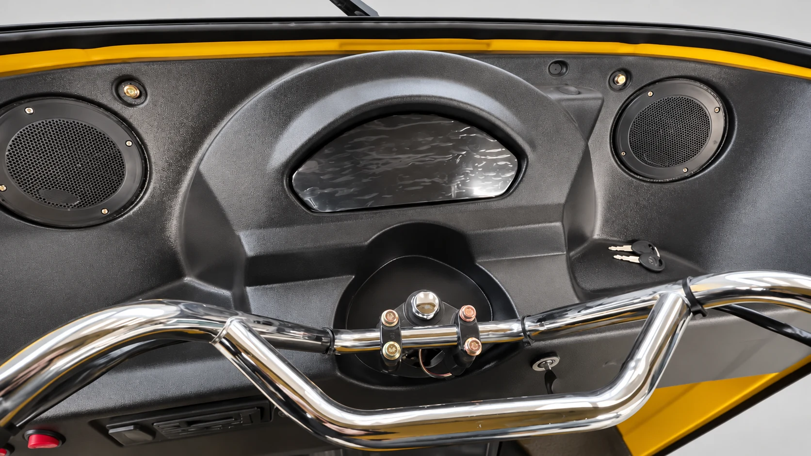 3-Seat Enclosed Electric Tricycle — Product detail image 1