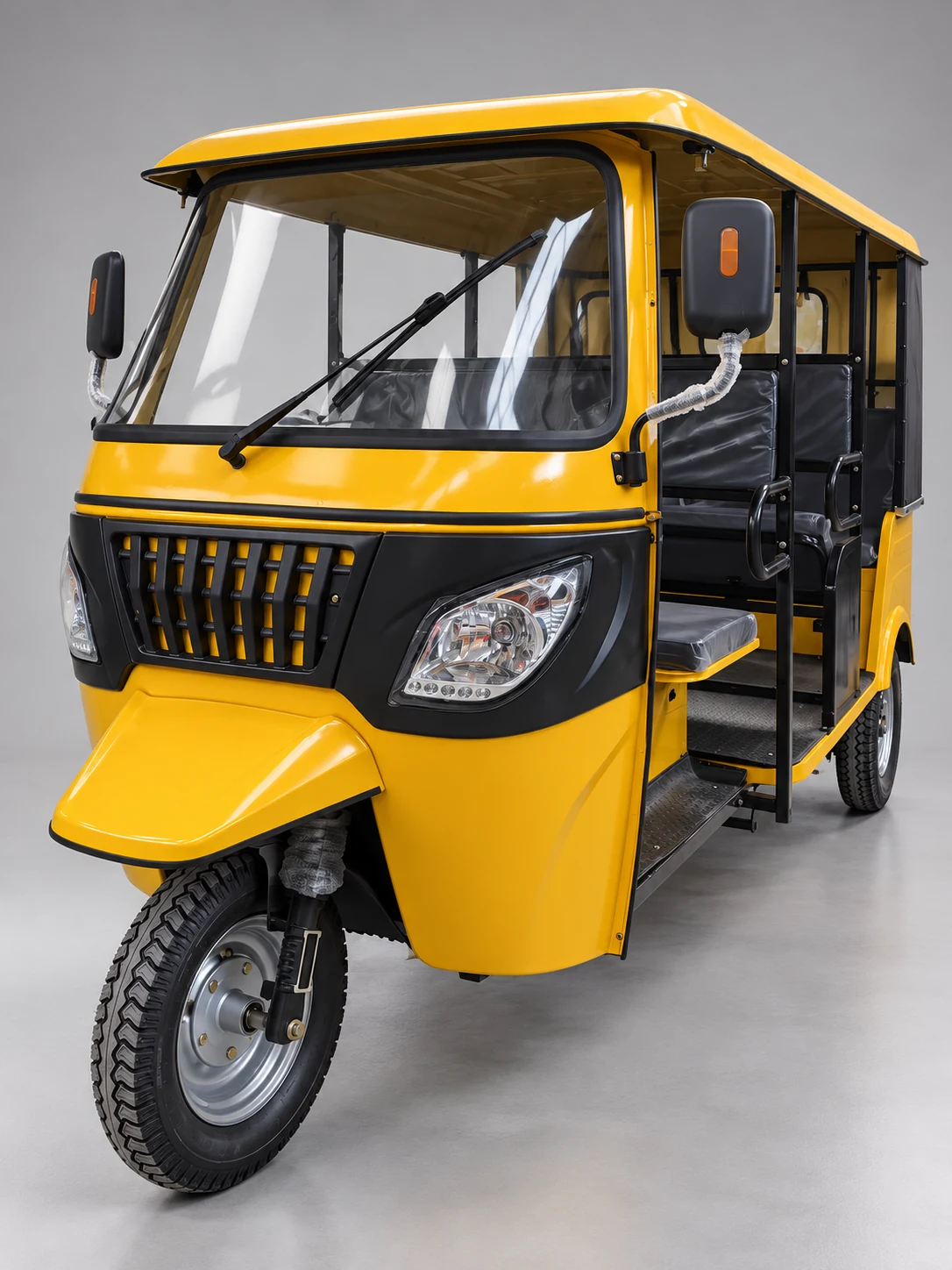 3-Seat Enclosed Electric Tricycle — Product detail image 3