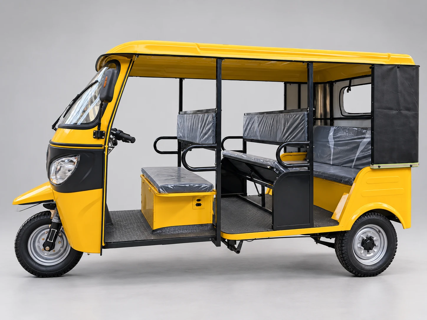 3-Seat Enclosed Electric Tricycle — Product detail image 4