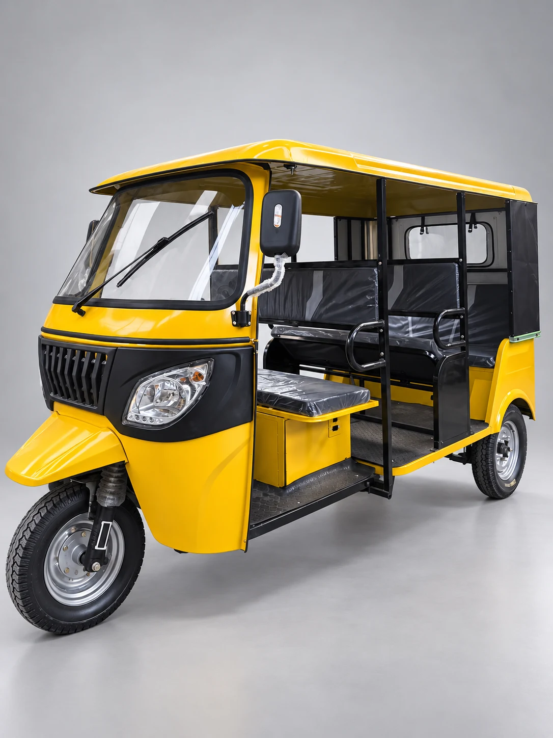 3-Seat Enclosed Electric Tricycle — Product detail image 5