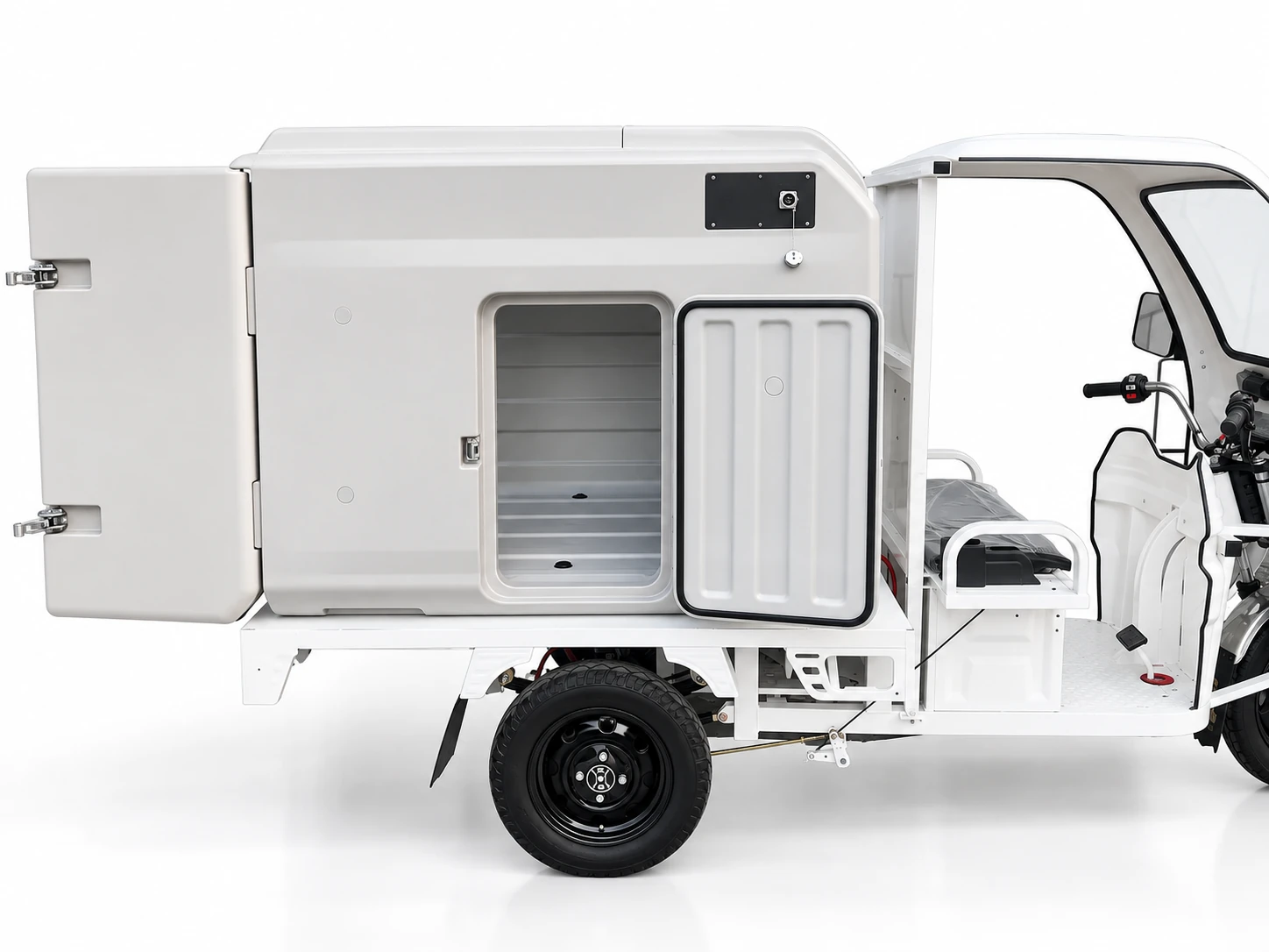 Refrigerated Electric Cargo Tricycle — Interior access
